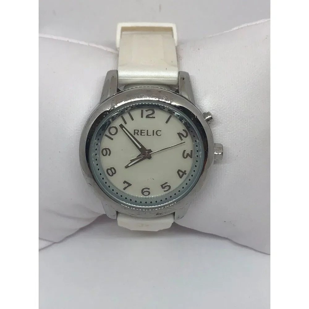 Relic ZR12060 Women's White Silicone Analog White Dial Quartz Genuine Watch DV91